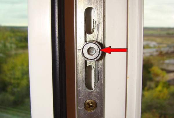 Ремонт балконной двери: заменить сломанный стеклопакет, фиксатор