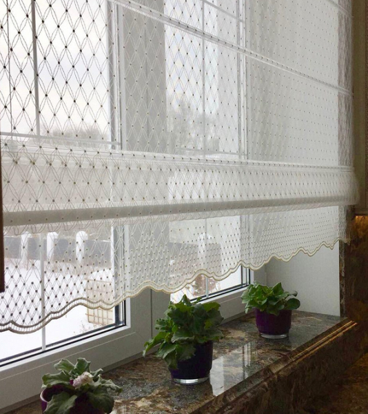 Как правильно выбрать римские шторы на кухню, фото в интерьере, видео Как правильно выбрать римские шторы на кухню, фото в интерьере, видео