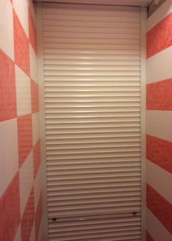 Рольставни в туалет (70 фото): жалюзи для сантехнического шкафа за унитазом, роллеты с печатью, установка и демонтаж своими руками