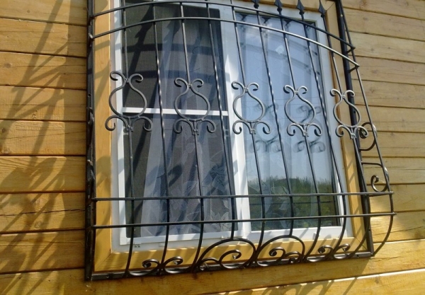 Решетки на окна — 105 фото лучших вариантов защиты окон и балконов Решетки на окна — 105 фото лучших вариантов защиты окон и балконов