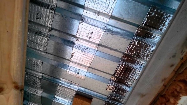 Крыша балкона на последнем этаже своими руками: установка и герметизация Крыша балкона на последнем этаже своими руками: установка и герметизация