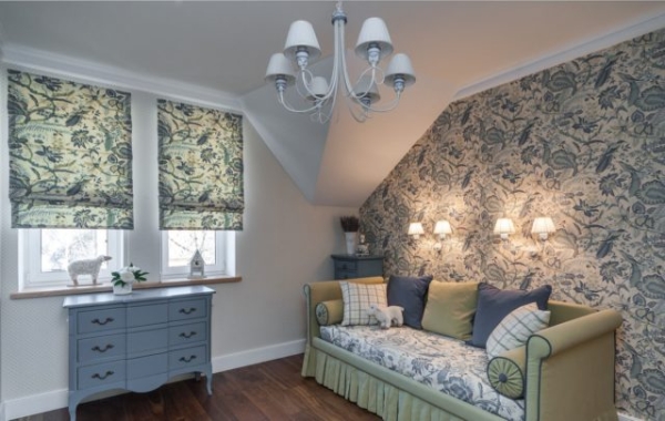 Жалюзи в спальню (75 фото): выбираем на пластиковые окна вертикальные и горизонтальные жалюзи Жалюзи в спальню (75 фото): выбираем на пластиковые окна вертикальные и горизонтальные жалюзи