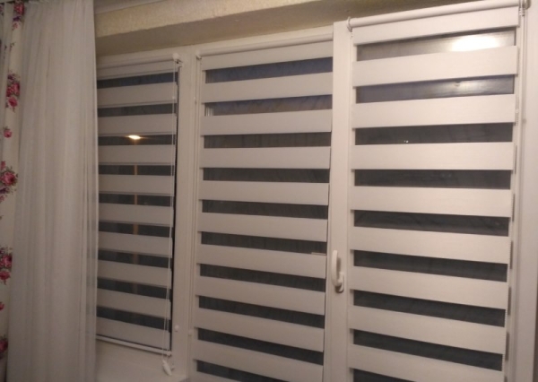 Рулонные шторы День Ночь на пластиковые окна: описание, установка