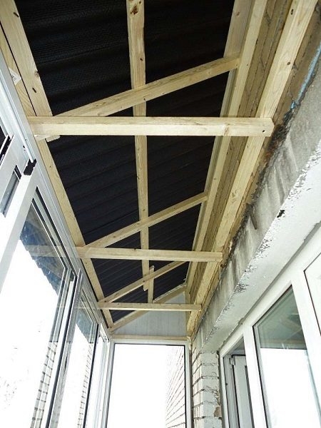 Крыша балкона на последнем этаже своими руками: установка и герметизация Крыша балкона на последнем этаже своими руками: установка и герметизация