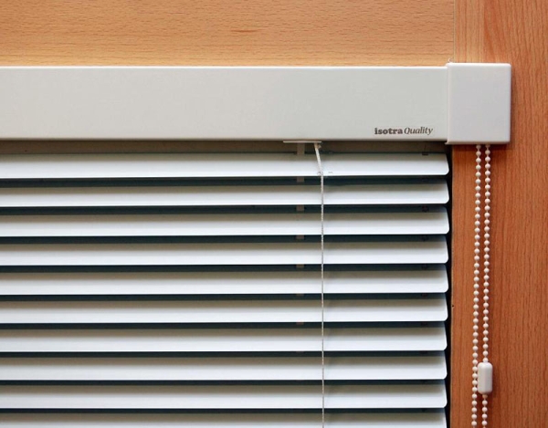 Установка жалюзи на пластиковое окно: пошаговое руководство