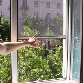 Москитные сетки на пластиковые окна и двери Москитные сетки на пластиковые окна и двери