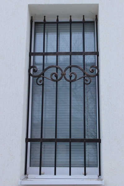 Решетки на окна — 105 фото лучших вариантов защиты окон и балконов Решетки на окна — 105 фото лучших вариантов защиты окон и балконов