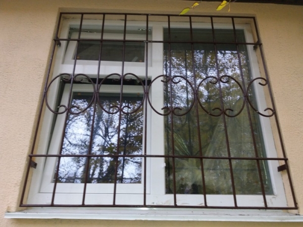 Решетки на окна — 105 фото лучших вариантов защиты окон и балконов Решетки на окна — 105 фото лучших вариантов защиты окон и балконов