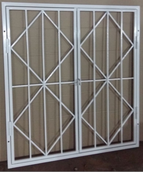 Решетки на окна — 100 фото готовых решений Решетки на окна — 100 фото готовых решений