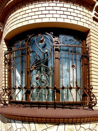 Решетки на окна — 105 фото лучших вариантов защиты окон и балконов Решетки на окна — 105 фото лучших вариантов защиты окон и балконов