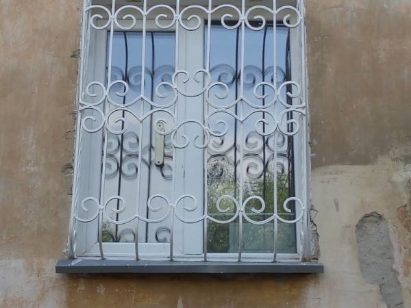 Решетки на окна — 100 фото готовых решений Решетки на окна — 100 фото готовых решений