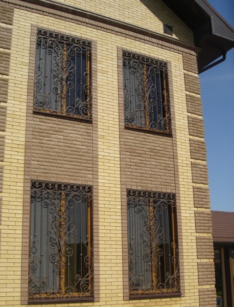 Установка решеток на окна: варианты конструкций и схема установки