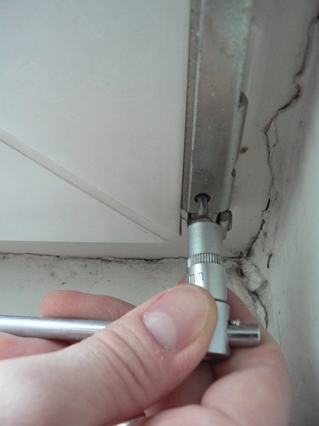 Как утеплить пластиковые окна если продувает своими руками