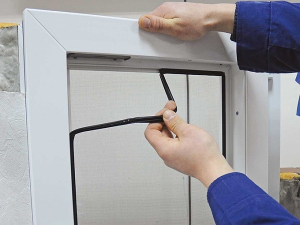 Как утеплить пластиковые окна если продувает своими руками