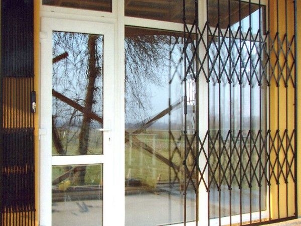 Виды решеток на балкон и лоджию: кованные, металлические, технология установки фото Виды решеток на балкон и лоджию: кованные, металлические, технология установки фото