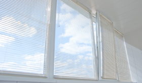 Как правильно выбрать жалюзи на балкон Как правильно выбрать жалюзи на балкон