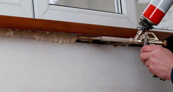 Как выбрать монтажную пену для окон: сравниваем 7 лучших составов
