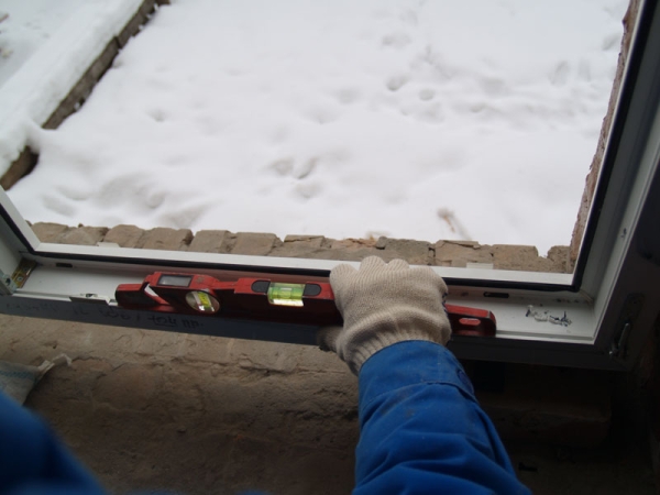 Почему промерзают окна: ошибки зимнего монтажа и как их избежать Почему промерзают окна: ошибки зимнего монтажа и как их избежать