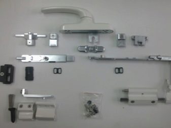 Фурнитура для алюминиевых окон: противовзломная продукция для раздвижных конструкций, ручки и комплектующие, гребенка и уплотнитель