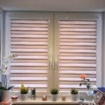 Рулонные шторы «день-ночь» на пластиковые окна: в интерьере, выбор конструкции, монтаж Рулонные шторы «день-ночь» на пластиковые окна: в интерьере, выбор конструкции, монтаж