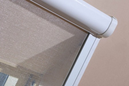 Как установить москитные сетки на мансардные окна? Как установить москитные сетки на мансардные окна?