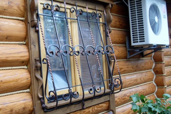 Решетки на окна дачного домика – требования к конструкциям Решетки на окна дачного домика – требования к конструкциям