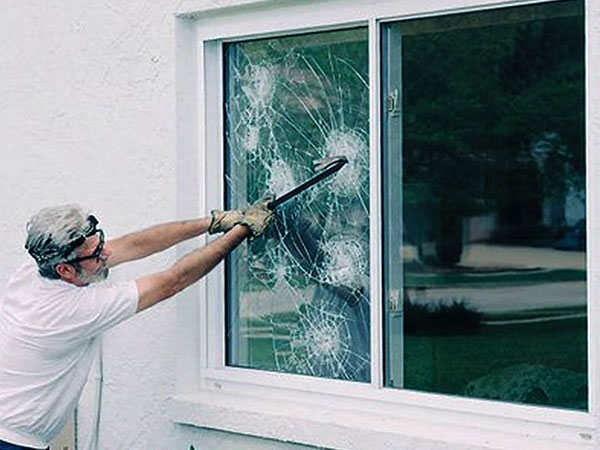 Установка антивандальной пленки на окна в Москве и МО