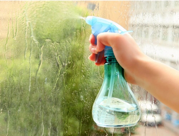 Мыть окна моющим пылесосом: можно ли использовать прибор для чистки стекол, как правильно им пользоваться? Мыть окна моющим пылесосом: можно ли использовать прибор для чистки стекол, как правильно им пользоваться?