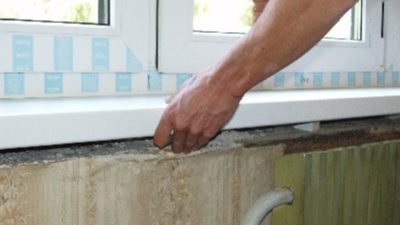 Демонтаж пластикового подоконника Демонтаж пластикового подоконника