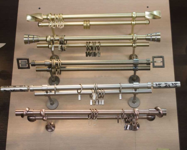 Гардины для штор, виды карнизов для штор, какие лучше выбрать самые удобные настенные варианты в зал — 39 фото