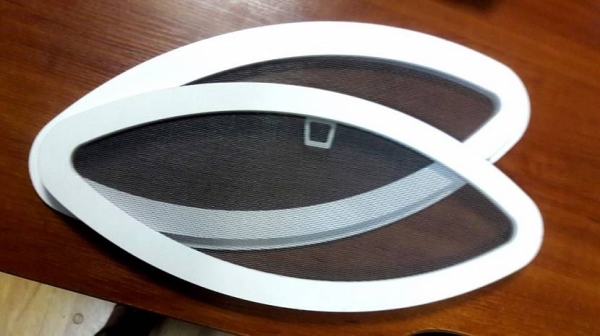 Как установить москитные сетки на мансардные окна? Как установить москитные сетки на мансардные окна?