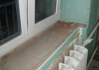 Демонтаж пластикового подоконника Демонтаж пластикового подоконника