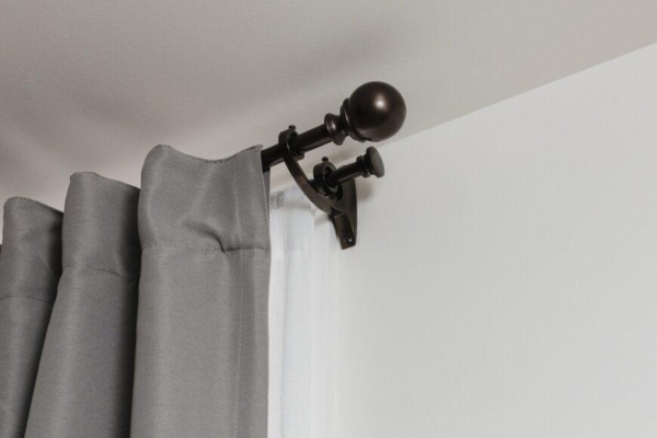 Гардины для штор, виды карнизов для штор, какие лучше выбрать самые удобные настенные варианты в зал — 39 фото