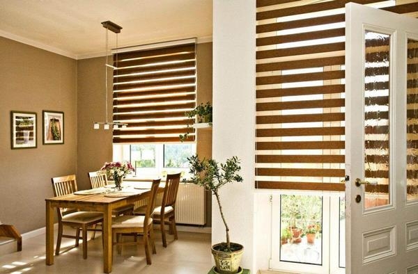 Рулонные шторы «день-ночь» на пластиковые окна: в интерьере, выбор конструкции, монтаж Рулонные шторы «день-ночь» на пластиковые окна: в интерьере, выбор конструкции, монтаж