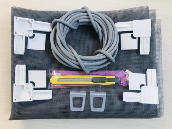 Сетка в пластиковом окне меняется очень просто Сетка в пластиковом окне меняется очень просто