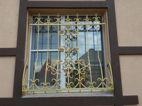 Решетки на окна дачного домика – требования к конструкциям Решетки на окна дачного домика – требования к конструкциям