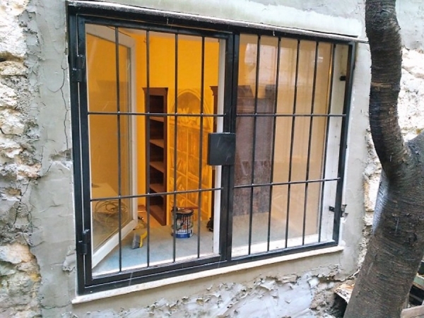 Решетки на окна дачного домика – требования к конструкциям Решетки на окна дачного домика – требования к конструкциям