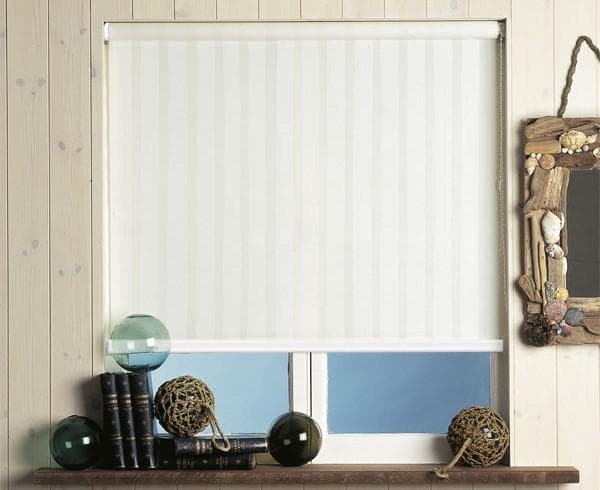 Рулонные шторы «день-ночь» на пластиковые окна: в интерьере, выбор конструкции, монтаж Рулонные шторы «день-ночь» на пластиковые окна: в интерьере, выбор конструкции, монтаж