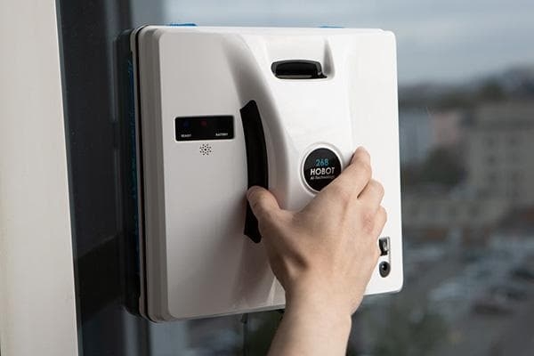 Мыть окна моющим пылесосом: можно ли использовать прибор для чистки стекол, как правильно им пользоваться? Мыть окна моющим пылесосом: можно ли использовать прибор для чистки стекол, как правильно им пользоваться?