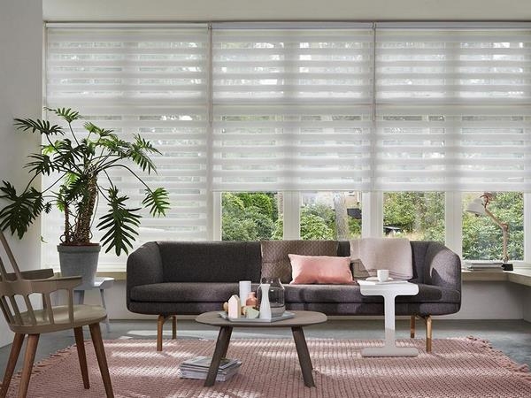 Рулонные шторы «день-ночь» на пластиковые окна: в интерьере, выбор конструкции, монтаж Рулонные шторы «день-ночь» на пластиковые окна: в интерьере, выбор конструкции, монтаж