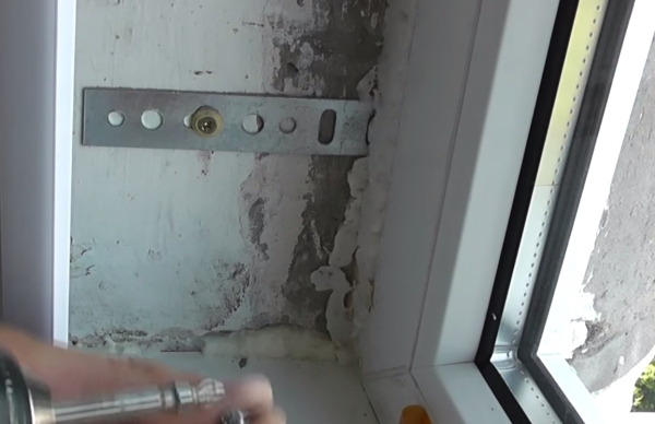 Как поставить сэндвич панели на окно? Как поставить сэндвич панели на окно?