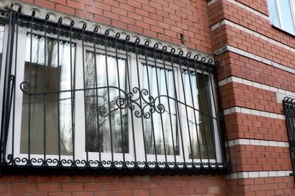 Решетки на окна: 75 фото и рекомендации как правильно выбрать и установить оконные решетки Решетки на окна: 75 фото и рекомендации как правильно выбрать и установить оконные решетки