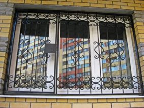 Решетки на окна: 75 фото и рекомендации как правильно выбрать и установить оконные решетки Решетки на окна: 75 фото и рекомендации как правильно выбрать и установить оконные решетки