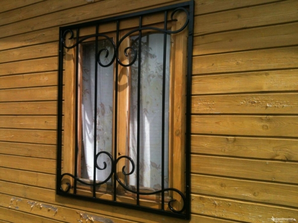 Решетки на окна дачного домика – требования к конструкциям Решетки на окна дачного домика – требования к конструкциям