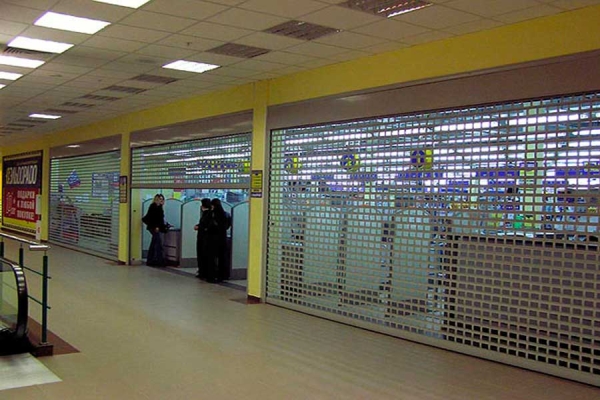 Определяемся с выбором: рольставни или решетки?