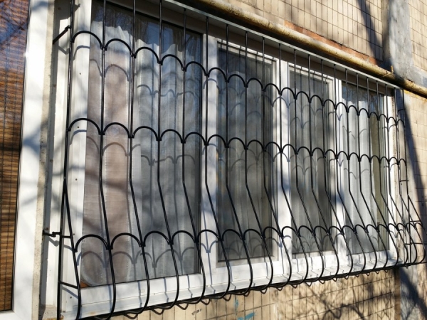 Решетки на окна дачного домика – требования к конструкциям Решетки на окна дачного домика – требования к конструкциям