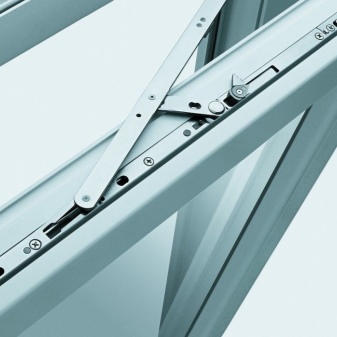 Фурнитура для алюминиевых окон: противовзломная продукция для раздвижных конструкций, ручки и комплектующие, гребенка и уплотнитель
