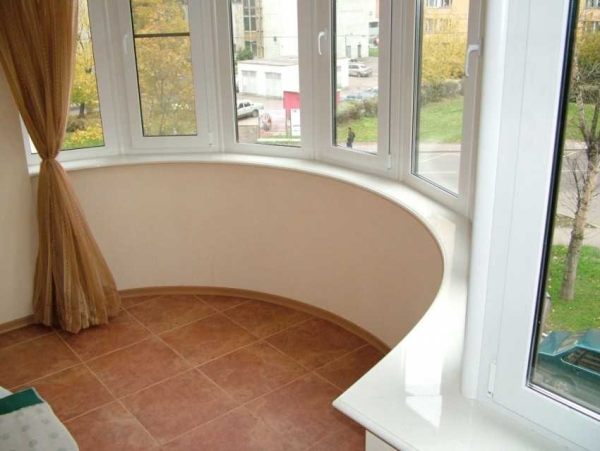 Мыть окна моющим пылесосом: можно ли использовать прибор для чистки стекол, как правильно им пользоваться? Мыть окна моющим пылесосом: можно ли использовать прибор для чистки стекол, как правильно им пользоваться?