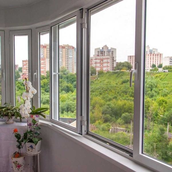 Мыть окна моющим пылесосом: можно ли использовать прибор для чистки стекол, как правильно им пользоваться? Мыть окна моющим пылесосом: можно ли использовать прибор для чистки стекол, как правильно им пользоваться?