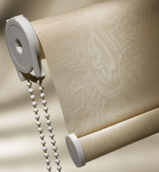 Рулонные шторы «день-ночь» на пластиковые окна: в интерьере, выбор конструкции, монтаж Рулонные шторы «день-ночь» на пластиковые окна: в интерьере, выбор конструкции, монтаж